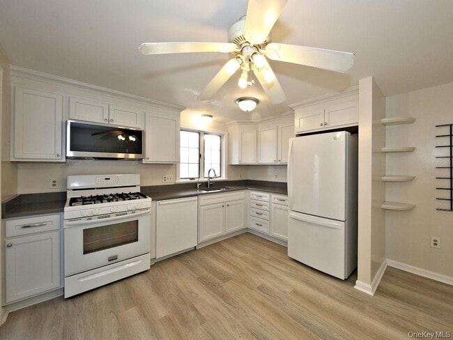 Building Photo - 73 Broadway