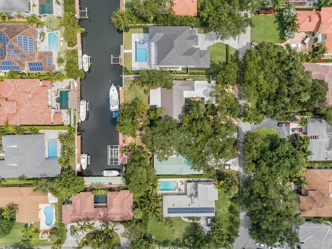 Building Photo - 12831 Shore Dr