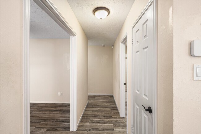 Building Photo - 1516 Beaconshire