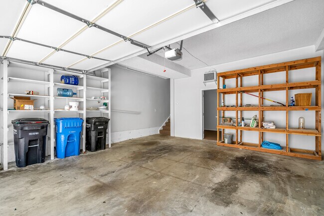 Building Photo - 11260 Overland Ave