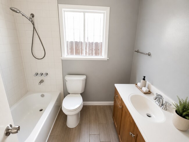 Building Photo - 574 Duboce Ave