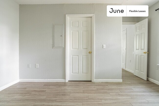 Building Photo - 5105 Spruce Cove
