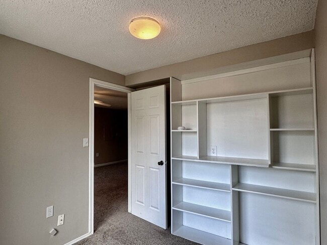 Building Photo - Conveniently Located Home in East Quincy H...