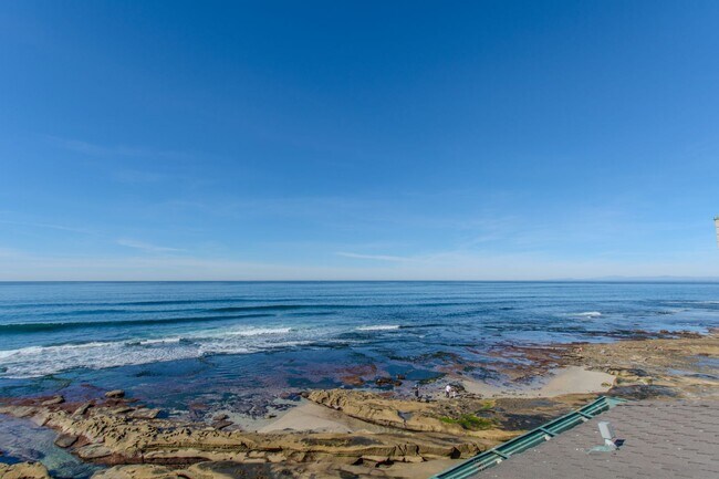Building Photo - Extraordinary 5-Bed / 5-Bath Oceanfront Property in La Jolla!