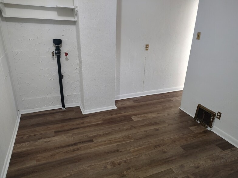 Building Photo - 7111 E 96th Ave