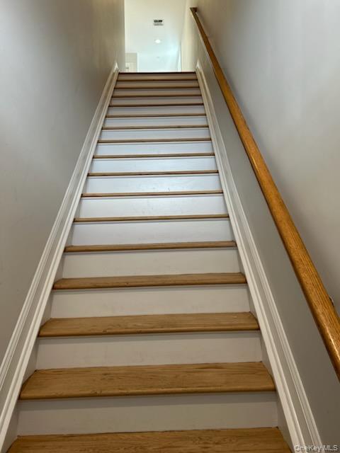 Building Photo - 131-7 E Main St