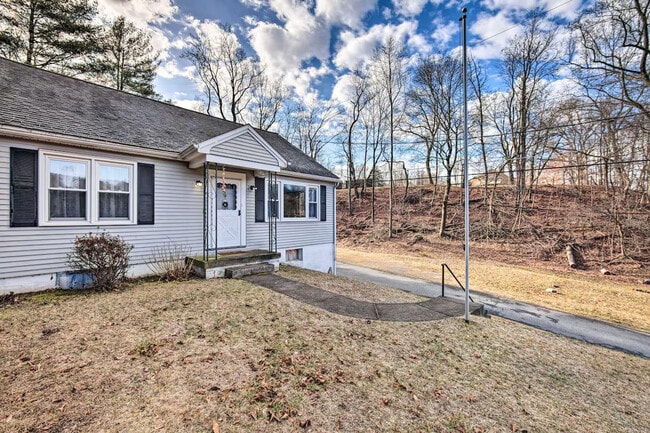 Building Photo - 20 Hill Ln