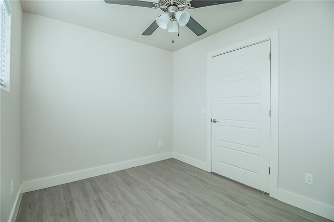 Building Photo - 350 W Kinniburgh Dr