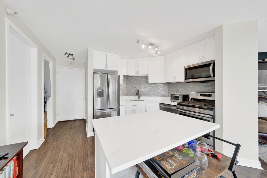 Building Photo - 545 N Dearborn St