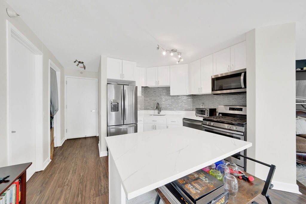 Building Photo - 545 N Dearborn St