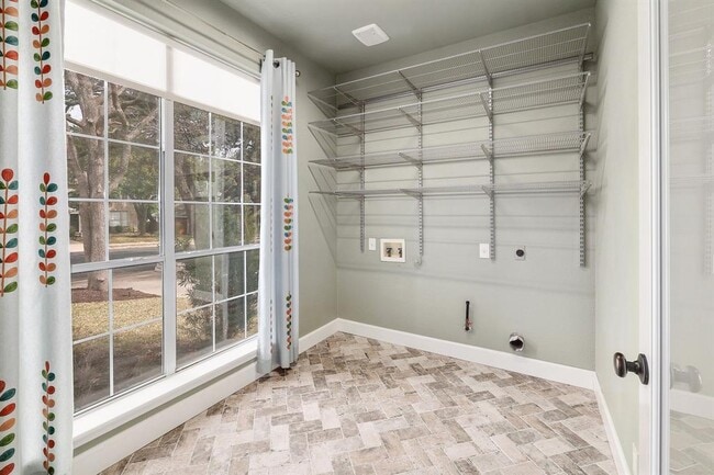 Building Photo - 8216 Fern Bluff Ave