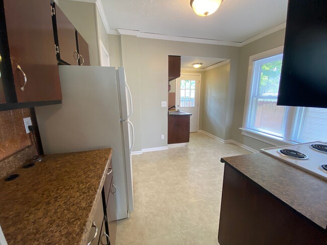 Building Photo - 2 Bedroom 1 Bath home