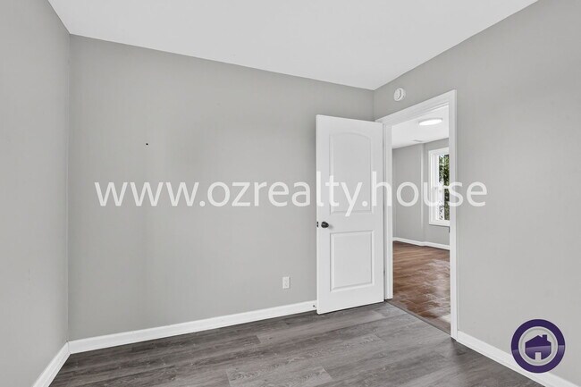 Building Photo - 1418 Fairlawn Ave