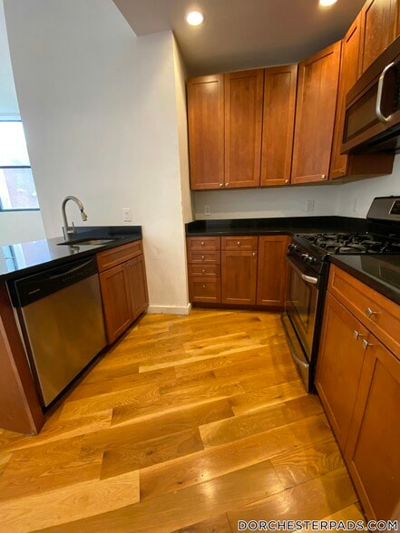 Building Photo - 600 Columbia Rd