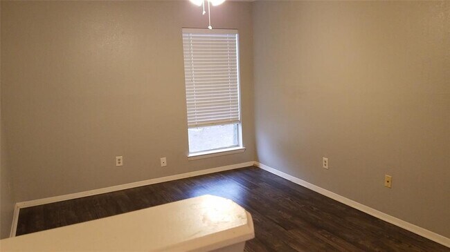 Building Photo - 12206 Alderbrook Dr