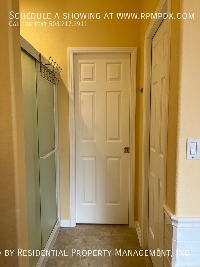 Building Photo - 3964 NW Brookview Way