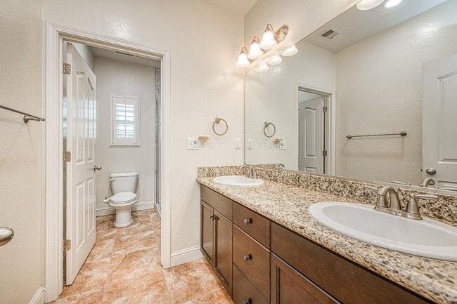 Building Photo - 10509 N Sierra Vista Ave