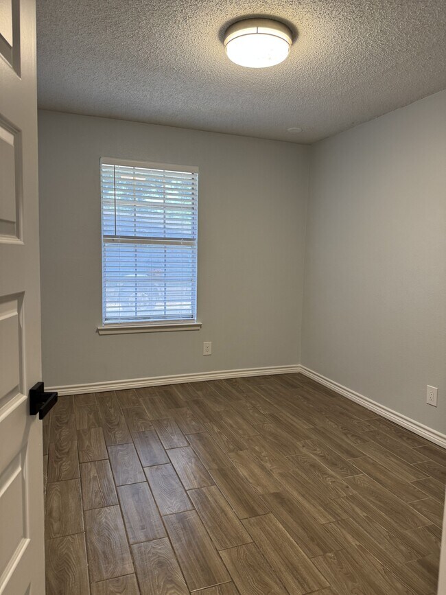 Building Photo - 2121 Oak Valley Ln