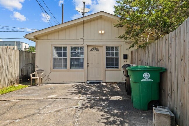 Primary Photo - 4367 Varsity Ln
