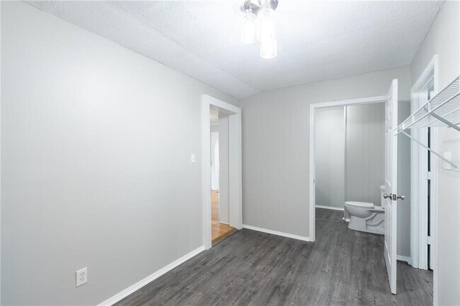 Building Photo - 4715 S Lee St