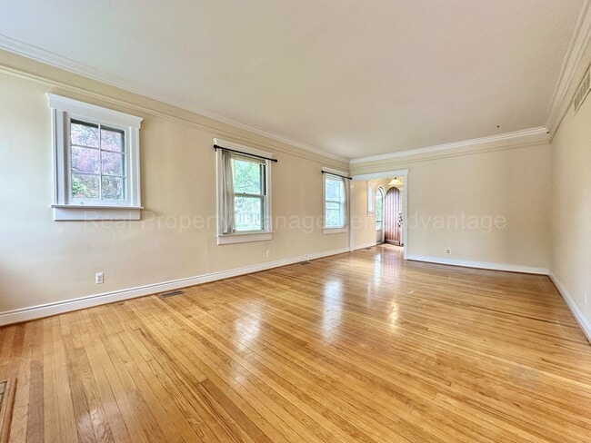Building Photo - 4 Bedrooms, Endless Charm and Steps from D...
