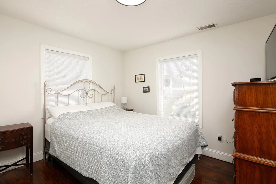 Building Photo - 317 Douglas Ct