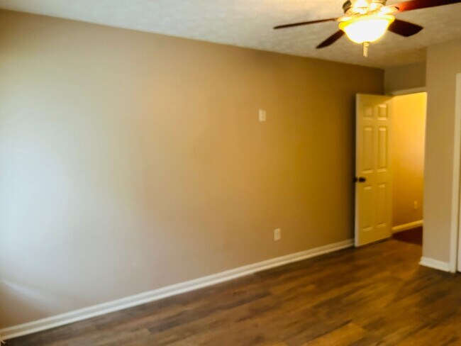 Building Photo - 140 Summerwood Dr