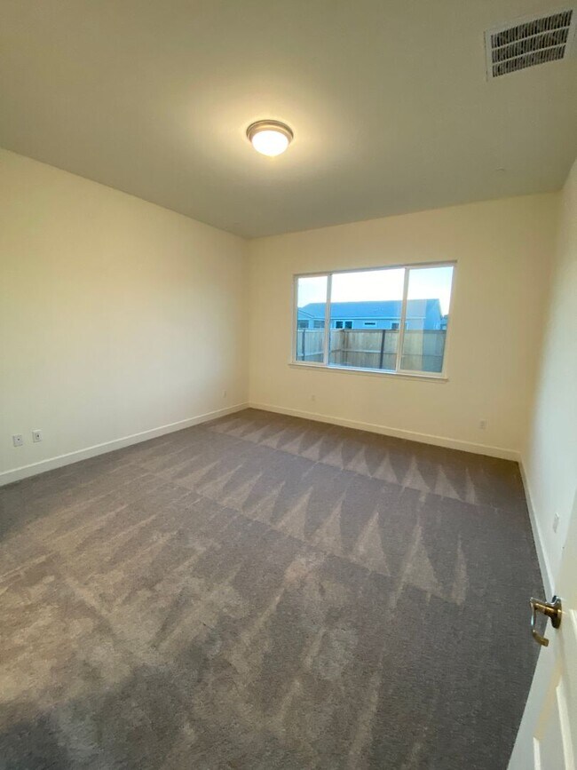 Building Photo - SAVE MONEY WITH SOLAR! Stunning Russell Ranch Home in Folsom Ranch – 3 Bedrooms + Office!