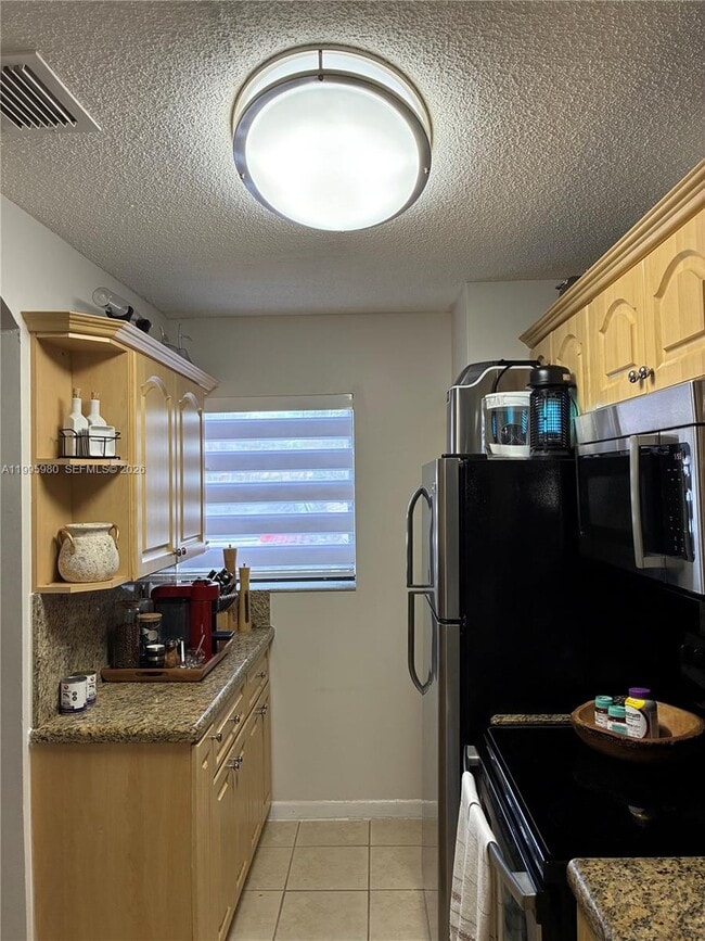 Building Photo - 6858 NW 173rd Dr