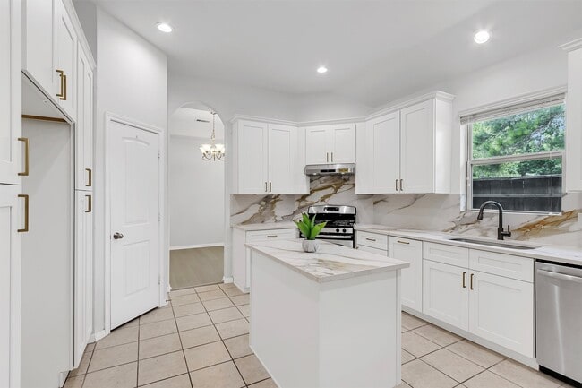 Building Photo - 138 Meadow Landing Dr