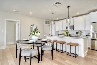 Building Photo - 62 Foundry St