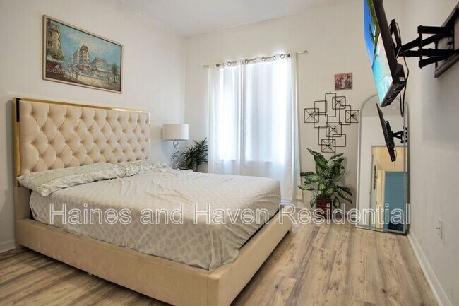 Building Photo - 546 Pineloch Dr