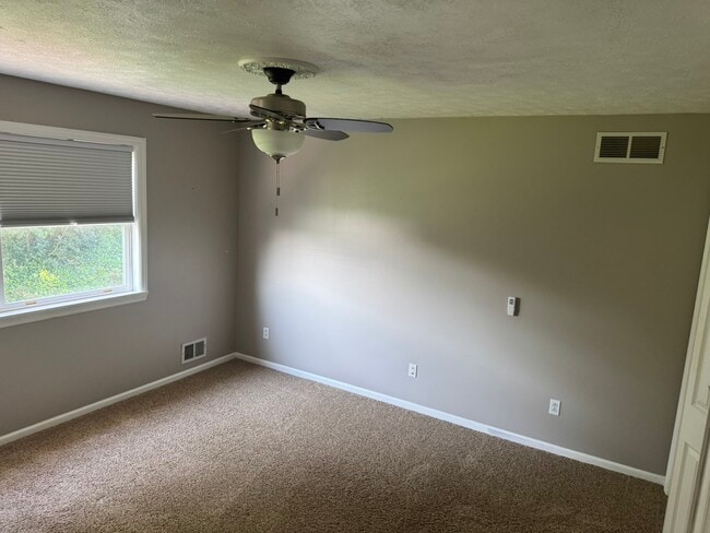 Building Photo - 205 Prairie Ct