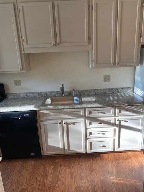 Building Photo - 1174 N Vermont St