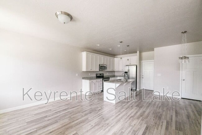Building Photo - 1091 W Emerald Pools Ln