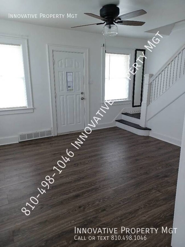 Building Photo - Beautifully updated 2 bedroom, 1 bath - $1...