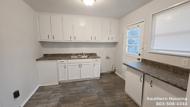 Building Photo - 775 Sommer St NE