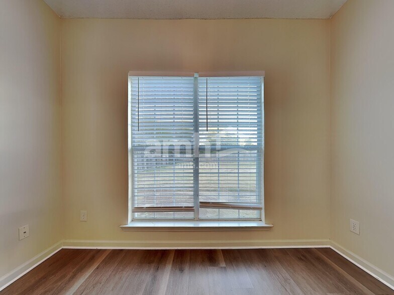 Building Photo - 10188 Kay Oak Cove