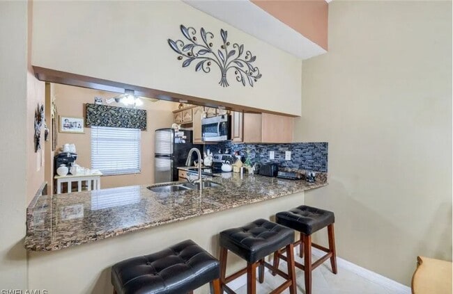 Building Photo - 9270 Lake Park Dr