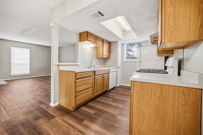 Building Photo - 5202 Nuckols Crossing Rd