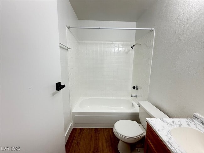 Building Photo - 4750 Thunderbolt Ave