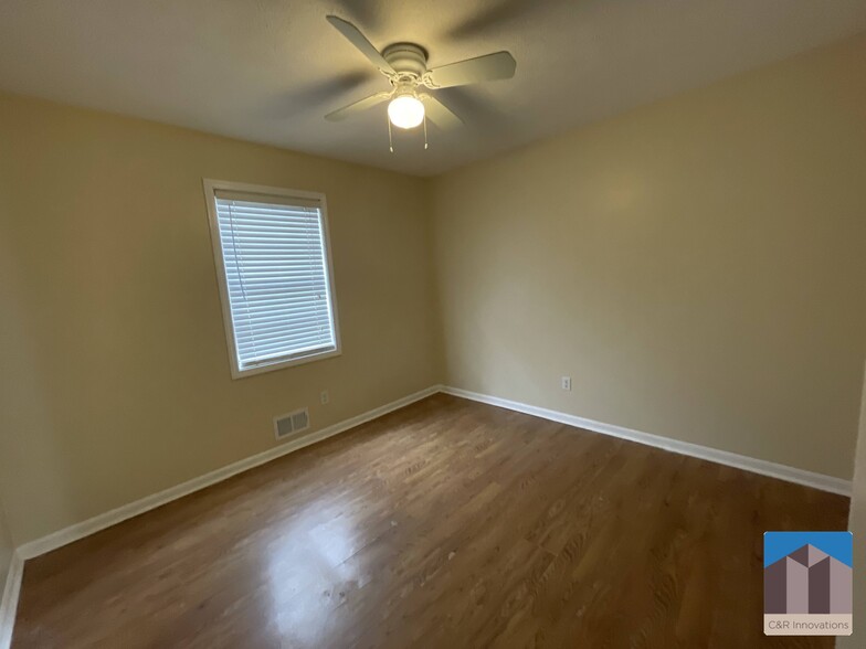 Building Photo - 2595 Woodland Dr NW