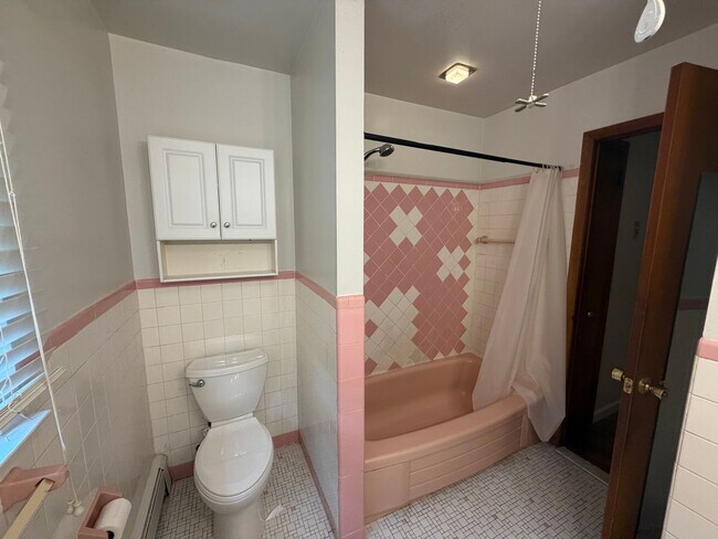 Building Photo - 536 Skylark Dr