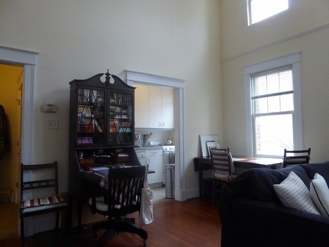 Building Photo - 1685 Crescent Pl NW