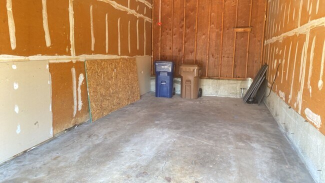 Building Photo - 1725 N Perry~+