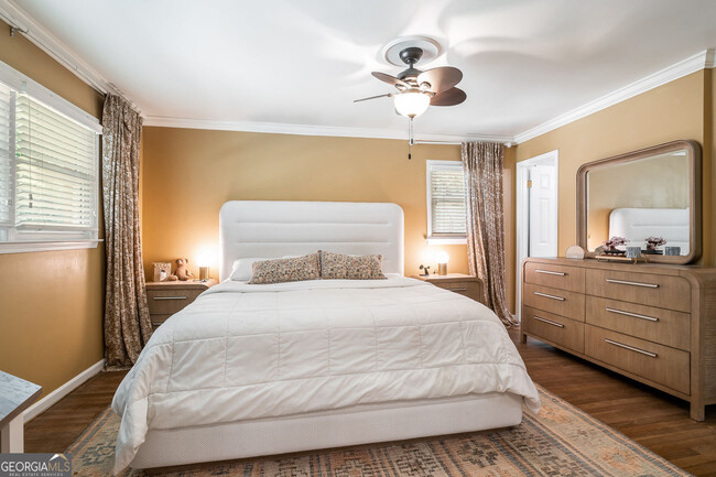 Building Photo - 1460 Valley View Rd