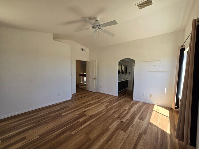 Building Photo - 39354 Longhorn Ct