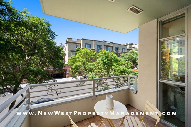 Building Photo - Super Spacious Cortez Hill 2-Bedroom at Discovery! Small Pet Ok!