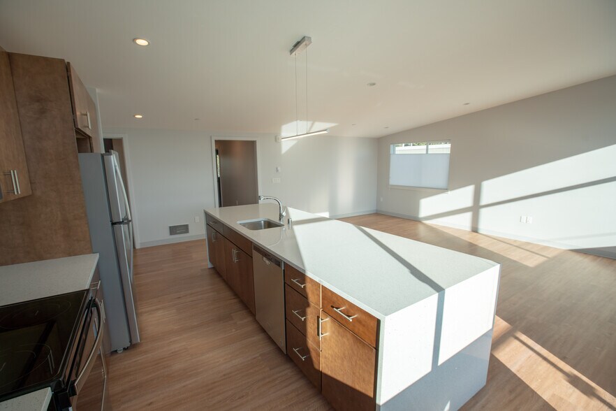 Building Photo - 303 Edmonds St