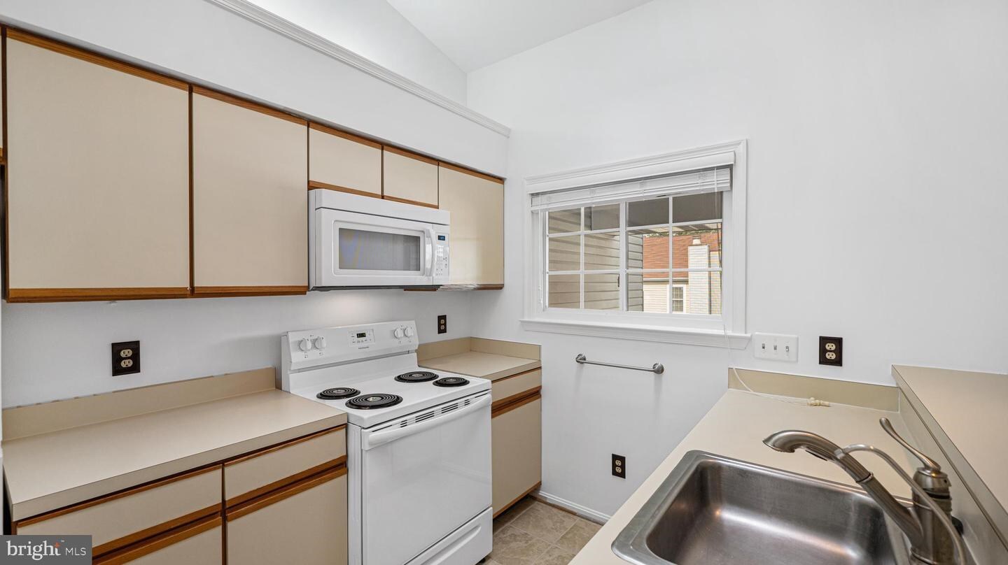 Building Photo - 14226 Jib St